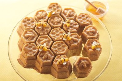 画像3: Honeycomb Pull Apart Cake Pan/ハチの巣パン