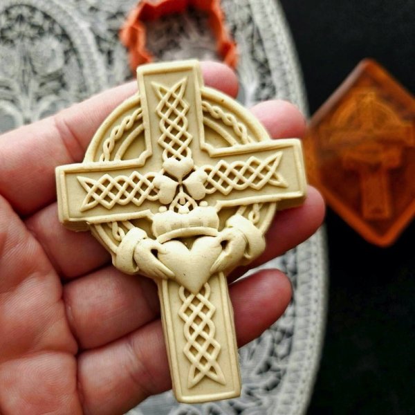 画像1: Cross with Claddaugh/ 十字架 cookie stamp & cutter (1)