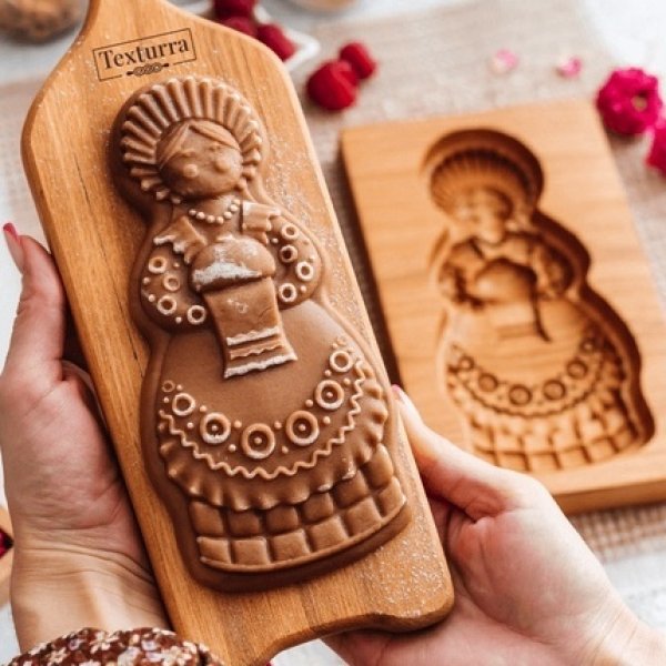 画像1: 婦人/Russian lady*wood gingerbread cookie mold (1)