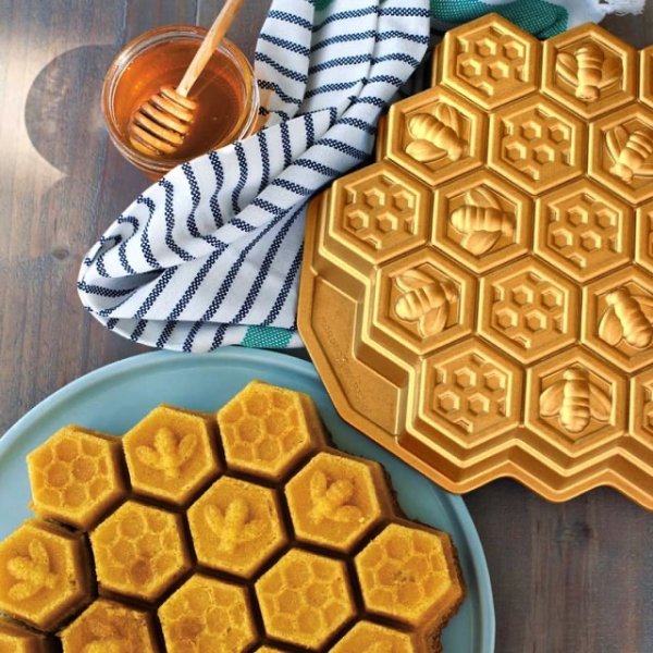 画像1: Honeycomb Pull Apart Cake Pan/ハチの巣パン (1)